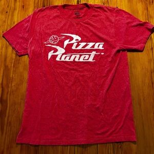 2000s Disney Red Pizza Planet Tee Men’s Medium